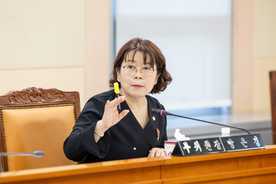 '제320회 구로구의회 임시회 회기중 복지건설위원회 안건심사' 게시글의 사진(3) '크기변환_방은경 (15).JPG'