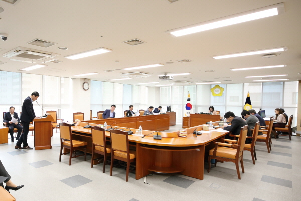 '제268회 구로구의회 임시회 폐회중 운영위원회회의' 게시글의 사진(9) '크기변환_최숙자,정대근,박칠성,이호대,박평길,김희서.JPG'