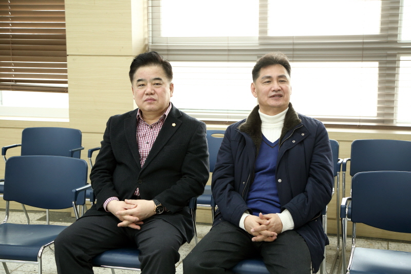 '2017년 1분기 통장 위촉식' 게시글의 사진(3) '크기변환_박칠성,정대근 (4).JPG'