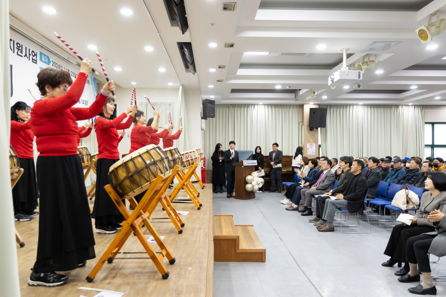 '노인일자리 및 사회활동지원사업 성과보고회_구로노인종합복지관' 게시글의 사진(1) '크기변환_저대근,김철수_국,전미숙,노경숙 (1).JPG'