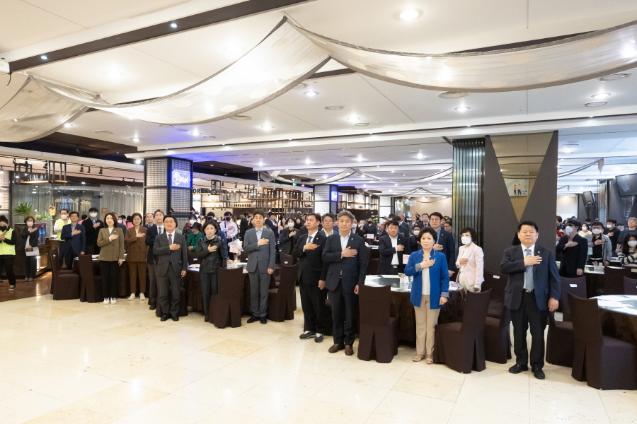 '제43회 장애인의 날 기념식' 게시글의 사진(1) '크기변환_곽윤희,김영곤,이명숙,곽노혁,노경숙,변정열,김용권,최태영,전미숙,김미주 (1).JPG'
