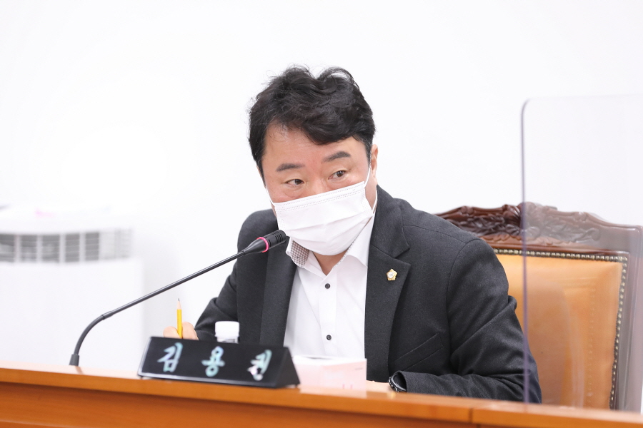 '2022년 행정사무감사 강평 및 총평' 게시글의 사진(21) '크기변환_김용권 (2).JPG'