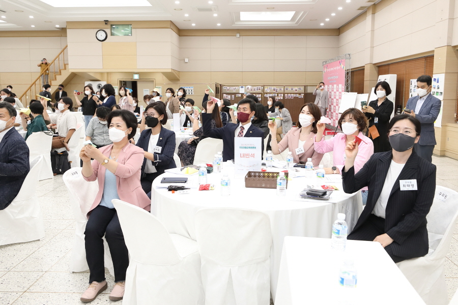 '구로혁신교육지구 10주년 우리마을 교육토론회' 게시글의 사진(8) '크기변환_노경숙,방은경,최태영,김철수_국,전미숙,김미주.JPG'