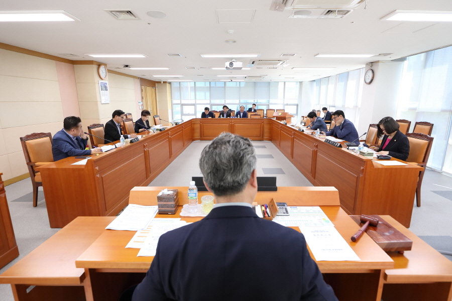 '제282회 구로구의회 임시회 폐회중 운영위원회 회의' 게시글의 사진(9) '김영곤,박종여,정대근,박평길,김희서,정형주,노경숙 (3).JPG'