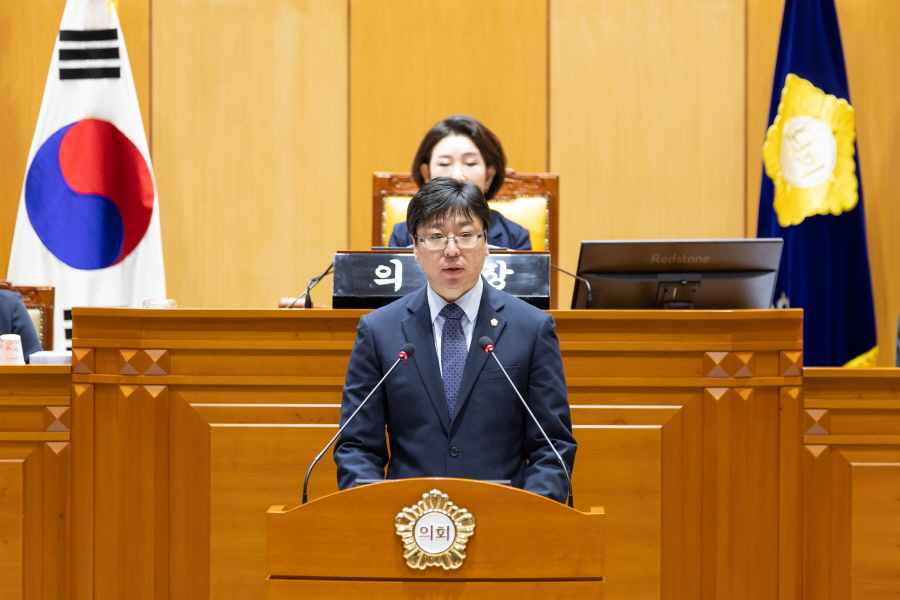 '제318회 구로구의회 정례회 제2차 본회의' 게시글의 사진(8) '크기변환_홍용민 (6).JPG'