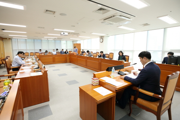 '제275회 구로구의회 임시회 폐회 중 운영위원회 업무보고' 게시글의 사진(2) '김영곤,박종여,정대근,박평길.JPG'