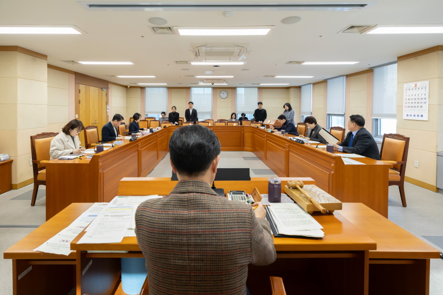 '제332회 구로구의회 정례회 폐회중 운영위원회 회의' 게시글의 사진(2) '[크기변환]김철수_국,변정열,노경숙,곽노혁,방은경,김용권,양명희 (4).JPG'