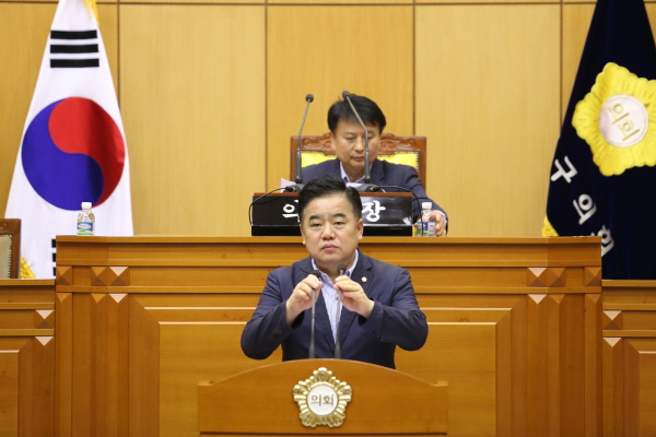'제266회 구로구의회 정례회 제2차 본회의' 게시글의 사진(6) '크기변환_정대근 (2).JPG'