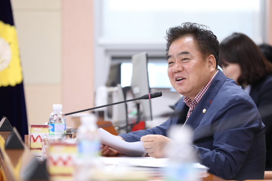 '제282회 구로구의회 회기중 복지건설위원회 안건심사' 게시글의 사진(5) '정대근 (5).JPG'