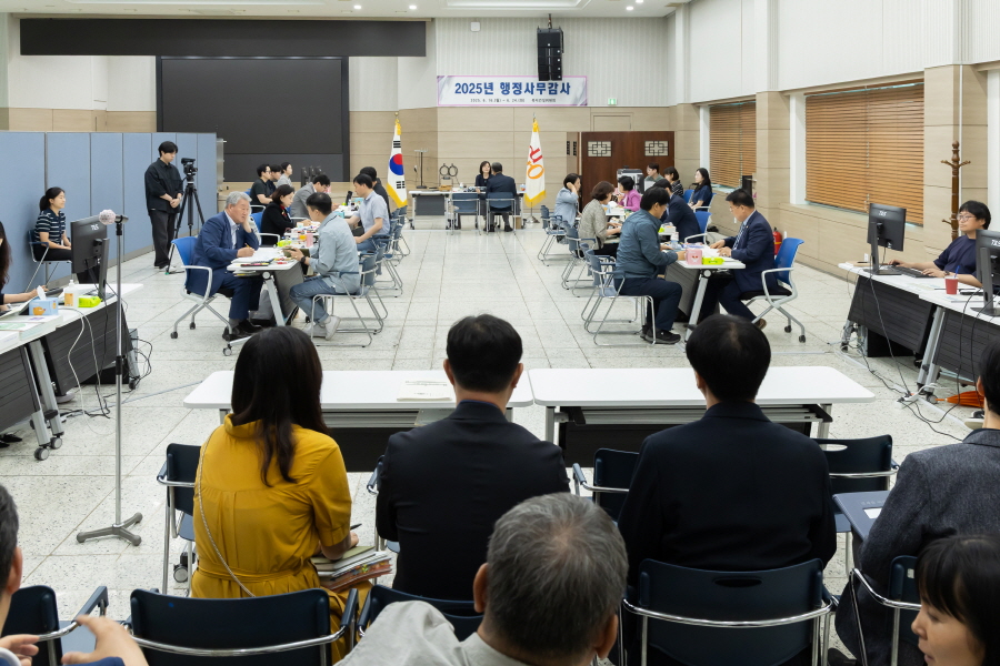 '제336회 구로구의회 정례회 회기중 복지건설위원회 행정사무감사' 게시글의 사진(10) '[크기변환]복지 (1).JPG'