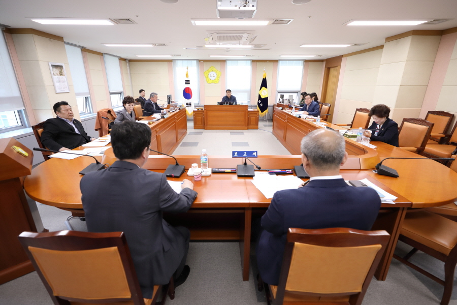 '제282회 구로구의회 회기중 복지건설위원회 안건심사' 게시글의 사진(1) '김희서,김철수,서호연,정대근,김영곤,곽윤희,노경숙 (2).JPG'