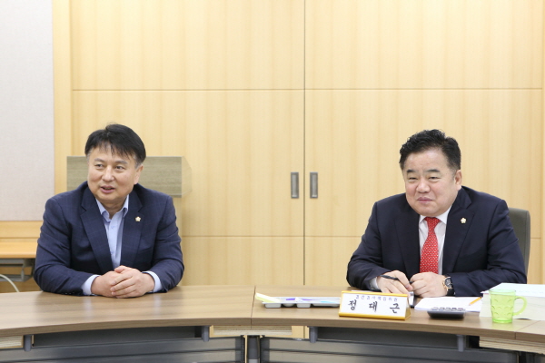 '구로구의회, 결산검사위원 위촉' 게시글의 사진(3) '크기변환_박용순,정대근 (5).JPG'