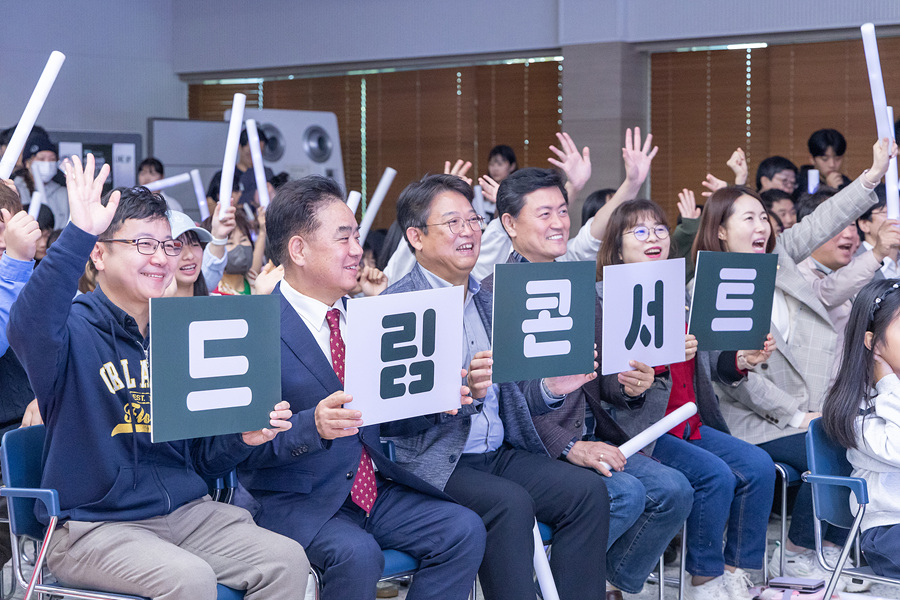 '구로청소년 드림콘서트' 게시글의 사진(9) '정대근,김철수_국,방은경,전미숙,호준석,서상열.jpg'