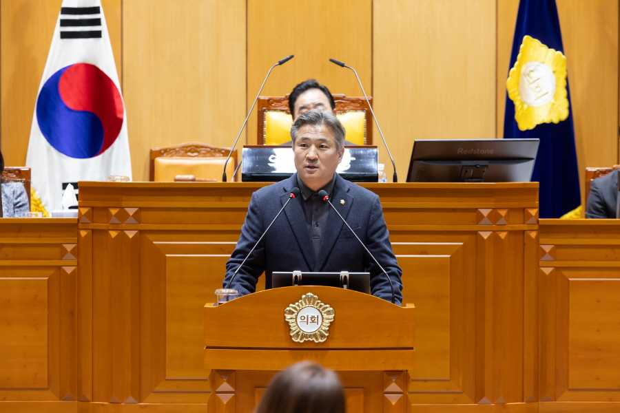'제332회 구로구의회 정례회 제5차 본회의' 게시글의 사진(8) '크기변환_김영곤 (25).JPG'