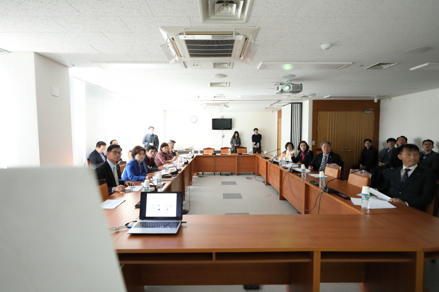 '자원순환센터 보완공사 설명회' 게시글의 사진(5) '김영곤,박평길,박종여,정형주,곽윤희,김철수,이명숙,노경숙.JPG'