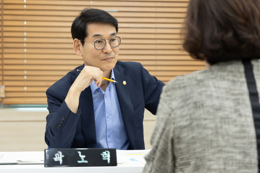 '제336회 구로구의회 정례회 회기중 복지건설위원회 행정사무감사' 게시글의 사진(8) '[크기변환]곽노혁 (12).JPG'