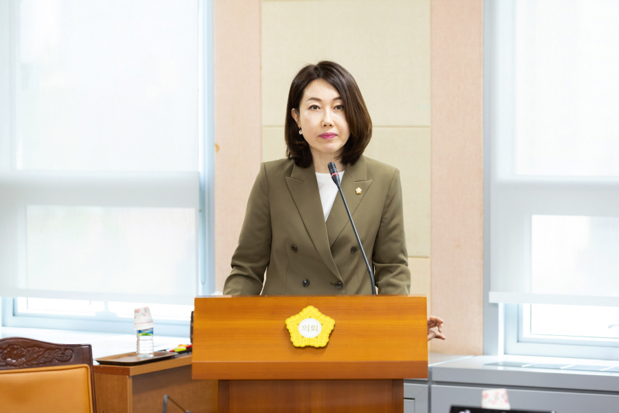'제317회 구로구의회 임시회 회기중 복지건설위원회 안건심사' 게시글의 사진(8) '크기변환_전미숙 (5).JPG'