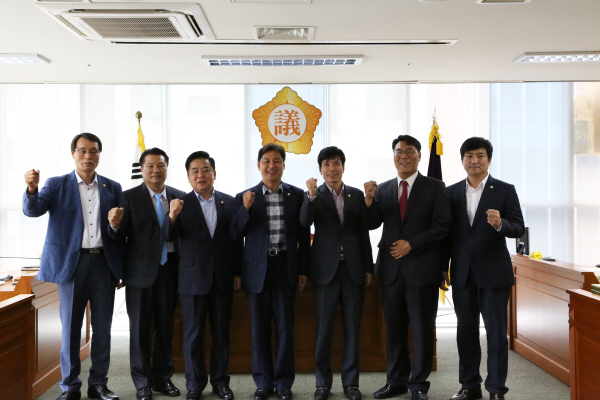 '제7대 구로구의회 운영위원회 개회식' 게시글의 사진(2) '변환운영위원회(박칠성,박평길,서호연,윤수찬,정대근,김영곤,김희서)(3)1.JPG'