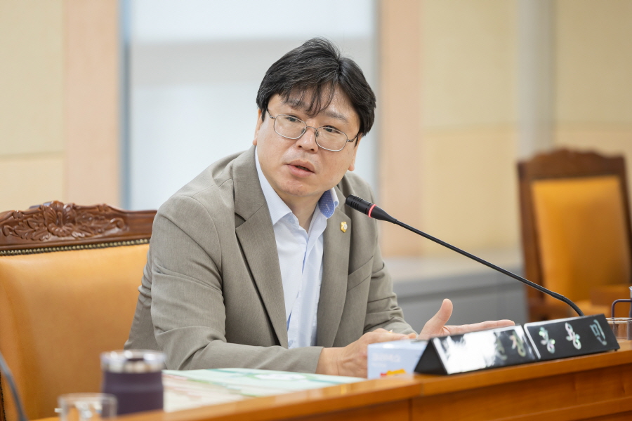 '제336회 구로구의회 정례회 회기중 복지건설위원회 결산승인 및 예비비 지출 예비심사' 게시글의 사진(3) '[크기변환]홍용민 (7).JPG'