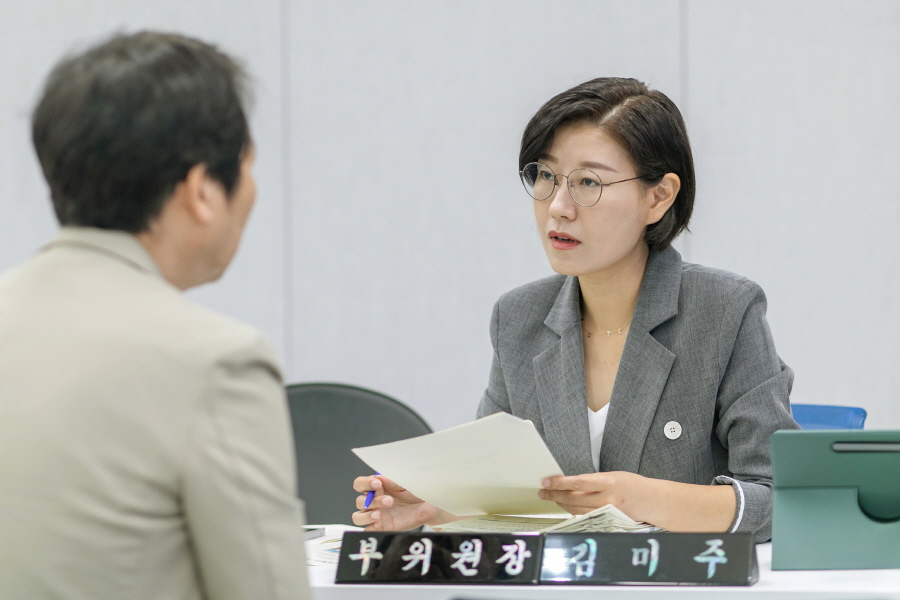 '제336회 구로구의회 정례회 회기중 행정기획위원회 행정사무감사' 게시글의 사진(4) '[크기변환]김미주 (36).jpg'
