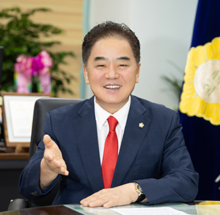 Yoon-hee Gwak, the chair of Guro District Council